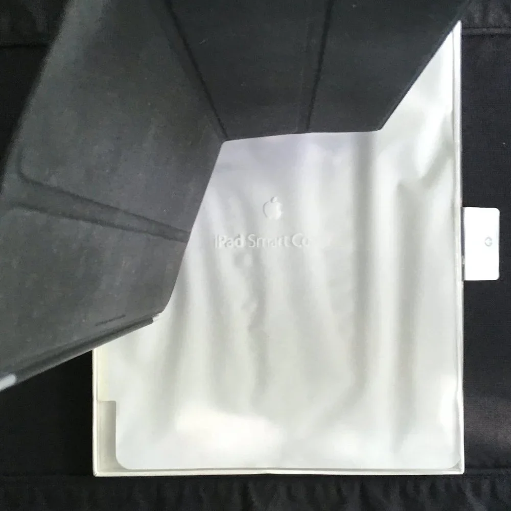 Apple ipad smart cover - magnetic